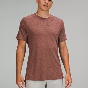 Lululemon Men's Textured Training Short Sleeve Shirt - Brown
